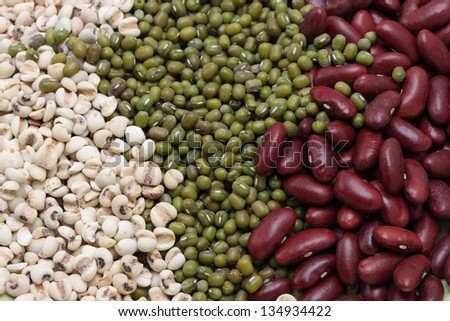 Three dried grains, red bean, green bean and jobÃ¢Â?Â?s tears (Chinese pearl barley)
