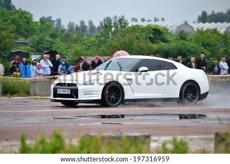 CHERKASSY, UKRAINE - JUNE 1: White Nissan GT-R in the Championship of Ukraine in drag racing during rainy weather, 1 June 2014, Cherkassy, Ukraine