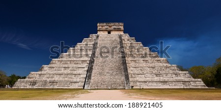 Ancient Maya pyramid El Castillo (Kukulkan) in Chichen Itza, Mexico