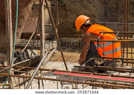 VINNITSA, UKRAINE - June 19, 2015: Construction work with monolithic structure site shopping center down the street Sobornaya. June 19, 2015 in Vinnitsa, Ukraine.