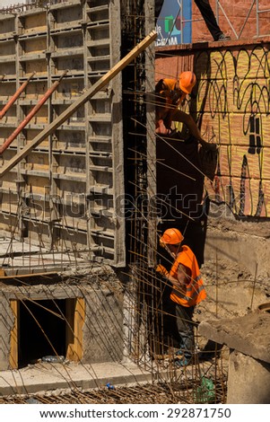VINNITSA, UKRAINE - June 19, 2015: Construction work with monolithic structure site shopping center down the street Sobornaya. June 19, 2015 in Vinnitsa, Ukraine.