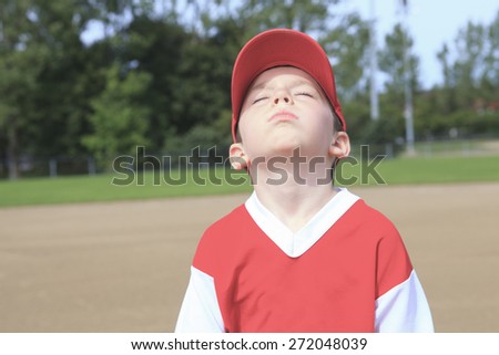 A children baseball player don\'t want to play