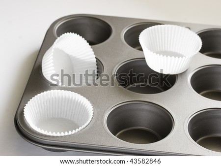 Baking pan and paper cups for muffins