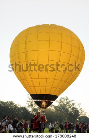 CHIANGMAI, THAILAND-DECEMBER 8 : People come to watch the release of balloons in the night at Thailand International Balloon Festival in Chiang Mai on December 8, 2013 in Chiangmai,Thailand
