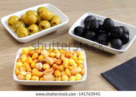 Green stuffed olives, black olives and nuts, a traditional aperitif