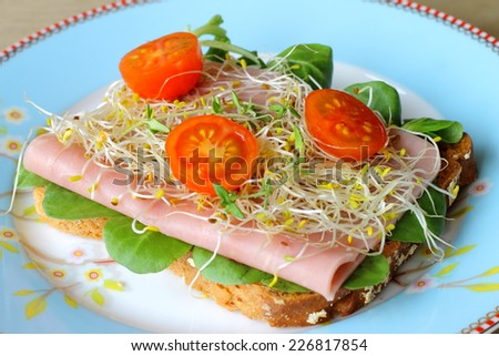 Toast with spinach, ham, alfalfa sprouts and cherry tomatoes