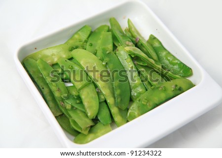 cooked fresh snow peas