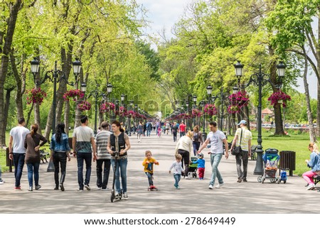 BUCHAREST, ROMANIA - MAY 15, 2015: People Taking A Walk On Hot Spring Day In Mogosoaia Public Park.