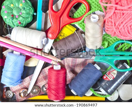 Sewing tool basket, colorful accessories in the thread and needle basket, scissor, yarn, pencil, crochet, pincrushion, pin, tailor chalk