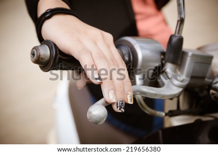 Woman\'s hand grip motorcycles.