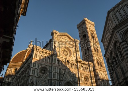 Photographing in the famous city like Florence seems to repeat shots you \'ve seen and then move to a different light as the warm rays of the setting sun