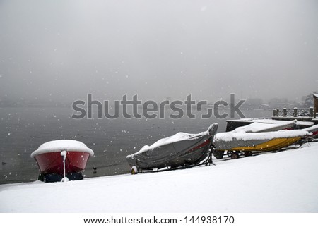 In winter, the snow changes the entire look of the shores of Lake Como and boats making it look out of place