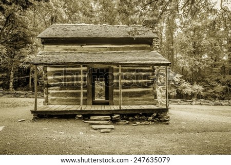 Pioneer Cabin. Settlers cabin on display in America\'s Great Smoky Mountain National Park. Gatlinburg, Tennessee.