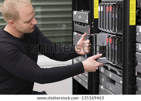 IT technician / engineer install / removes / replace a blade server in a data center.