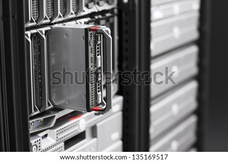 Install or removes a blade server in a data center.