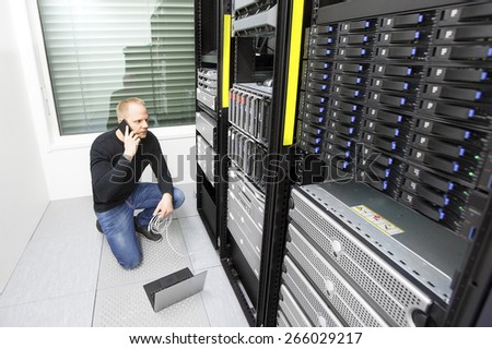Problem solving IT consultant in datacenter