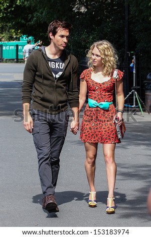 NEW YORK - SEPTEMBER 5: AnnaSophia Robb and her co-star Chris Wood film scenes for TV show, 'The Carrie Diaries,' at Brooklyn Heights Promenade on September 5, 2013 in Brooklyn, New York.