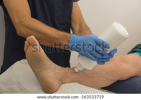 Gel for ultrasound therapy on a foot