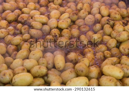 small potatoes cooked in a pan with wine and honey