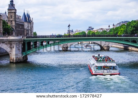 PARIS, FRANCE - JUNE 7: Seine, bridge Notre-Dame, and tourist boat, on June 7, 2009 in Paris, France. The Pont Notre-Dame is a bridge that links the quai de Gesvres with the quai de la Corse.