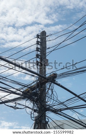 Wire electric in pole it messy