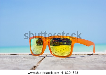 fashion sunglasses. Sunglasses with mirror lenses.