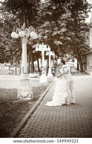 just married couple kissing in the park, black and white