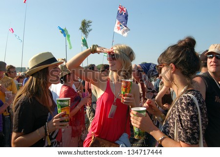 Glastonbury,Uk - June, 26: A Group Of Festival Goers Enjoy A Cold Drink Amongst A Crowd At Glastonbury Festival On June 26th, 2010 At Pilton Farm In Somerset.