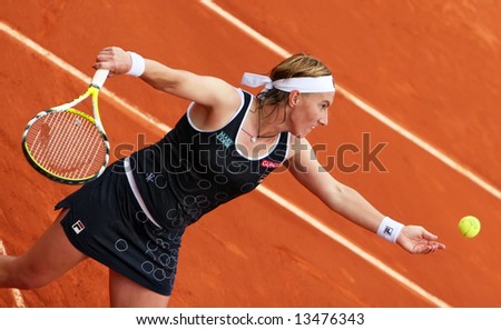 Russian top tennis player and world #4 Svetlana Kuznetsova serves during her match at French Open 2008, Roland Garros. Paris, France.