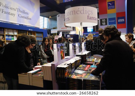 PARIS - MARCH 14: Visitors at the International Book Fair - Salon du Livre 2009 on March 14, 2009 in Paris, France