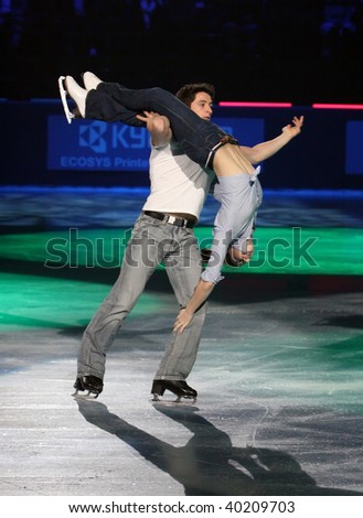 PARIS - OCTOBER 18: Tessa VIRTUE and Scott MOIR of Canada perform at the Gala event of the ISU Grand Prix Eric Bompard Trophy at Palais-Omnisports de Bercy October 18, 2009 in Paris, France.
