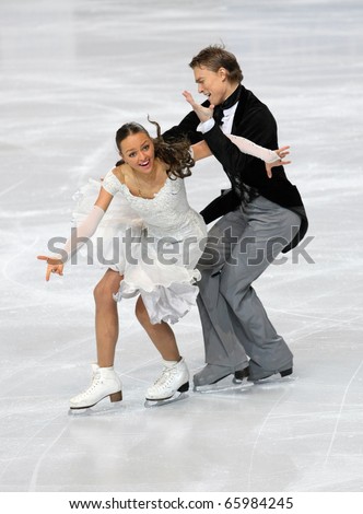 PARIS - NOVEMBER 26: Ekaterina RIAZANOVA and Ilia TKACHENKO of Russia perform short dance at the ISU Grand Prix Eric Bompard Trophy on November 26, 2010 at Palais-Omnisports de Bercy, Paris, France.