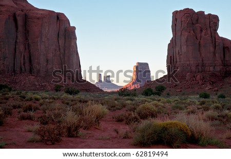 Monument Valley\'s rocks change color constantly as the sun moves across the sky