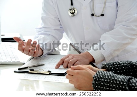 Doctor explaining for patient