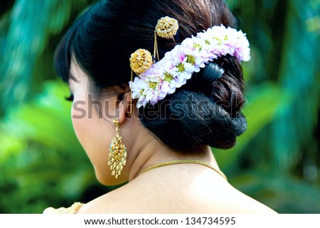 Bride flower hair (Form Thailand).