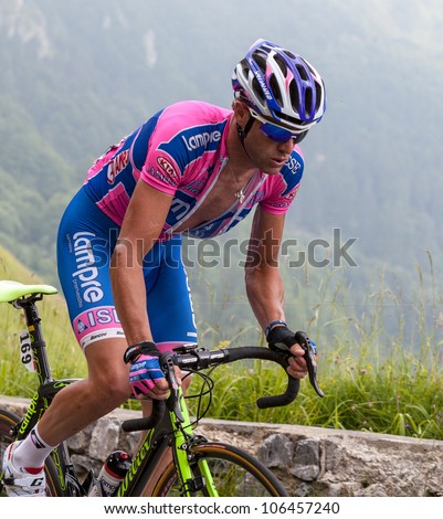 BEOST,FRANCE-JUL 15:The cyclist Alessandro Petacchi (Lampre-ISD team),climbing the mountain pass Aubisque, in the 13 stage of \
