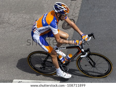 ROUEN, FRANCE,JUL 5 : Upper view of the Dutch cyclist Gesink Robert (Rabobank Cycling Team) riding to the start line of the stage 5 of Le Tour de France  on July 5 2012.