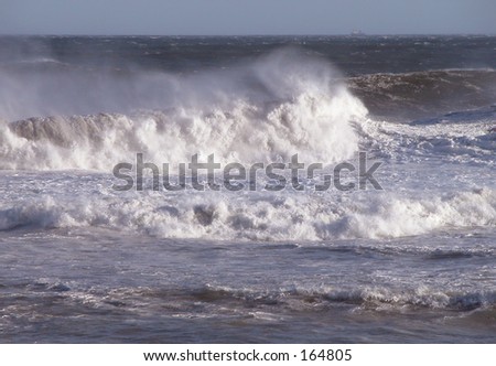 Ocean agitation-waves
