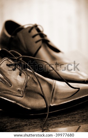 Shiny classic leather men's shoes