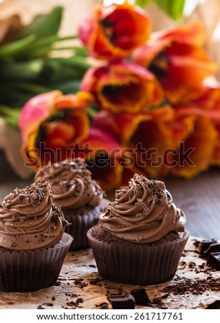 Delicious Mothers day  chocolate cupcakes  with spring tulips