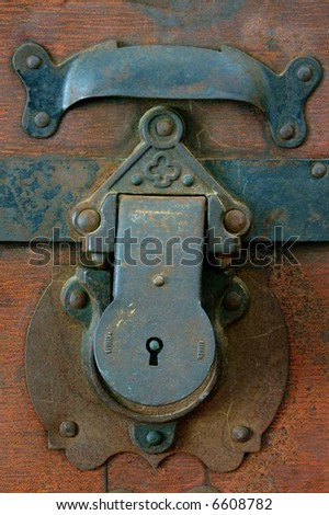 Latch on old chest