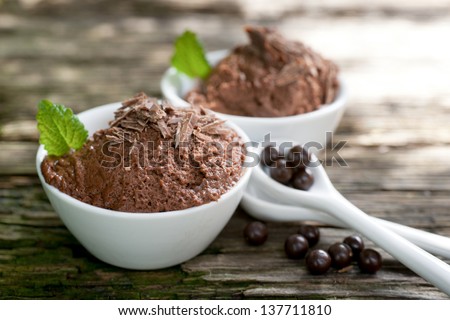 Chocolate mousse with chocolate pearls