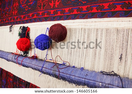Various yarn on weaving handmade carpet