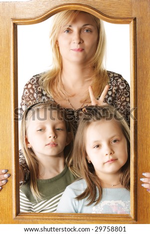 Jocular portrait of mummy and two daughters in wooden frame