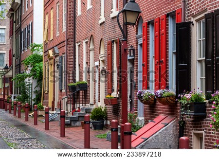 The historic Old City in Philadelphia, Pennsylvania. Elfreth\'s Alley, referred to as the nation\'s oldest residential street, dating to 1702.