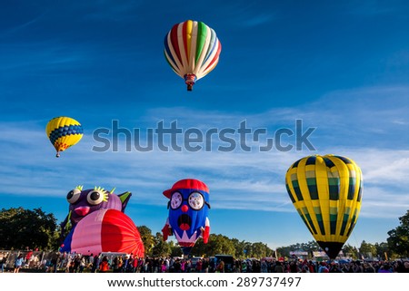 Windsor, CALIFORNIA/UNITED STATES - JUNE 20, 2015: 25th Sonoma County Hot Air Balloon Classic on June 20, 2015 in Windsor, Keiser Park, in Sonoma Wine Country.