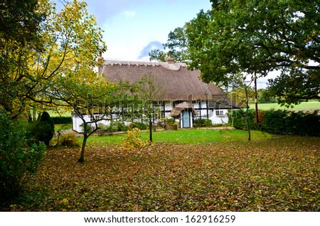 [Obrazek: stock-photo-english-village-cottage-162916259.jpg]