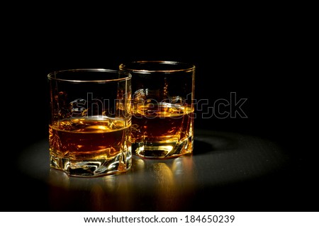 [Obrazek: stock-photo-two-glasses-of-whiskey-on-bl...650239.jpg]
