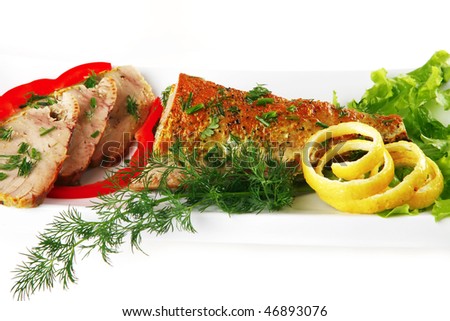 light roast tuna served on ceramic plate
