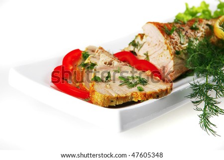 light roast tuna served on ceramic plate